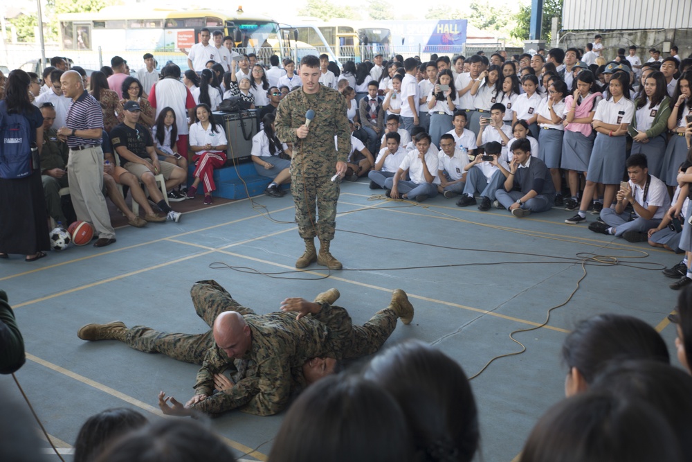 Marines, Sailors build bonds with Indonesian students