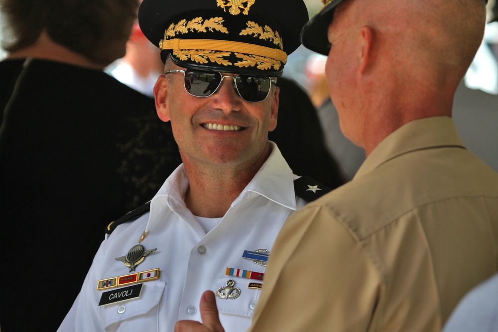 Hawaii’s Governor addresses veterans, service members during Veterans Day ceremony