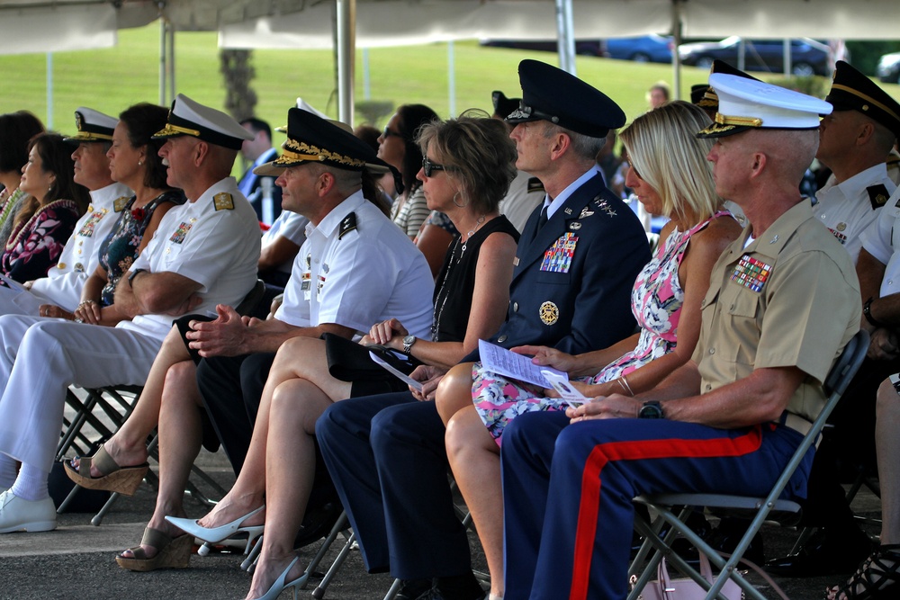 Hawaii’s Governor addresses veterans, service members during Veterans Day ceremony