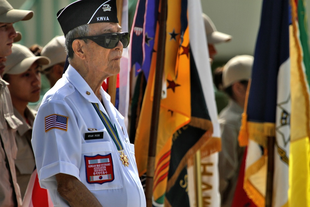 Hawaii’s Governor addresses veterans, service members during Veterans Day ceremony