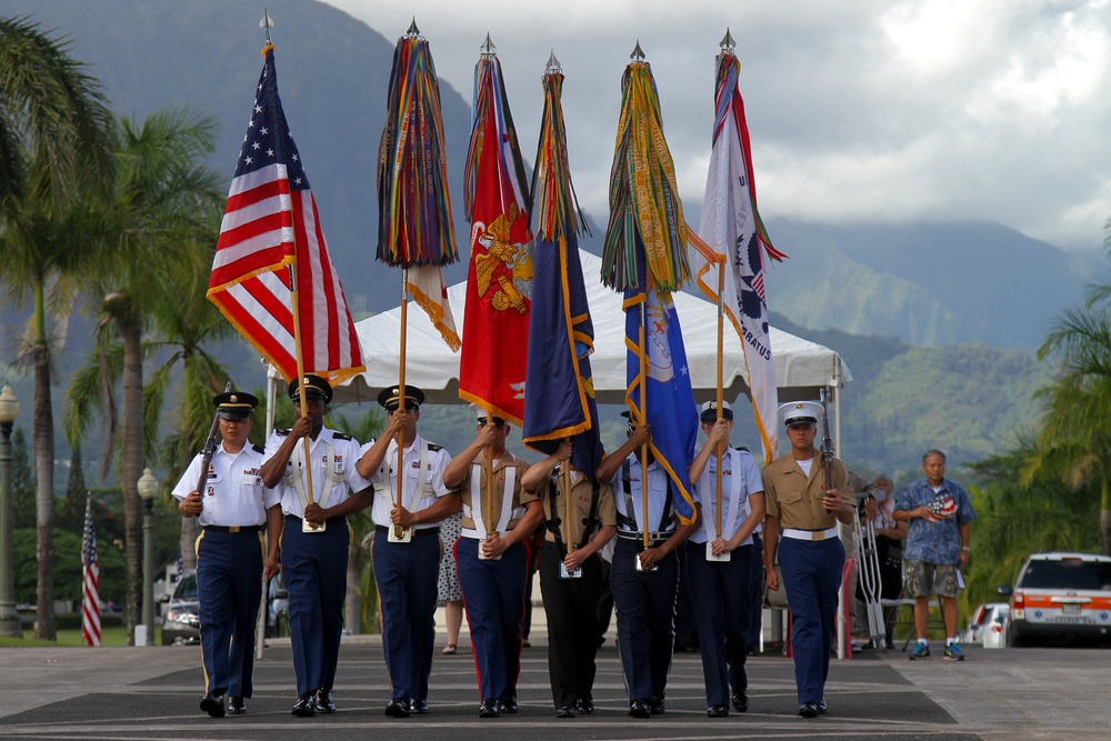 Hawaii’s Governor addresses veterans, service members during Veterans Day ceremony