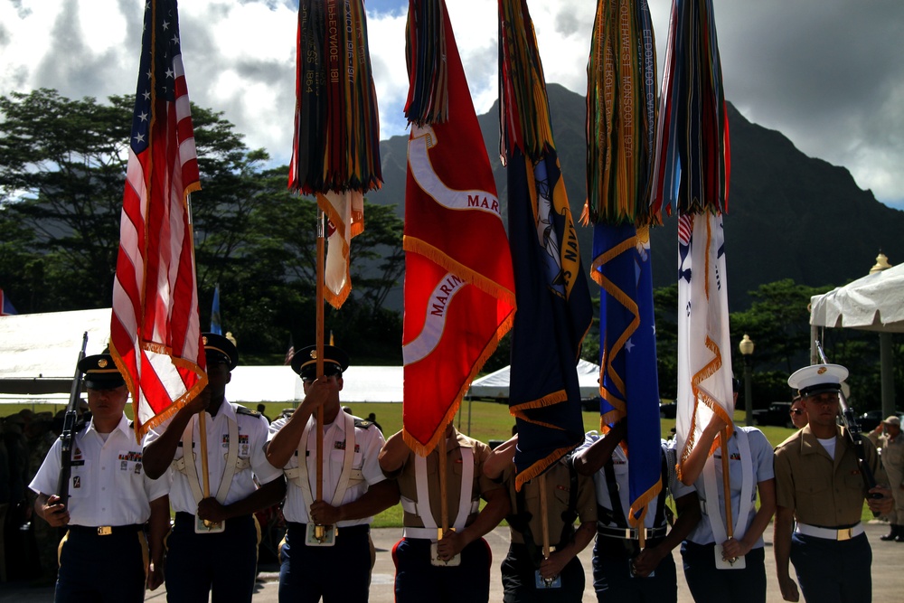 Hawaii’s Governor addresses veterans, service members during Veterans Day ceremony