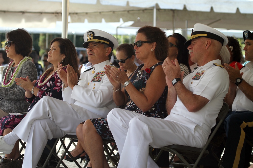 Hawaii’s Governor addresses veterans, service members during Veterans Day ceremony
