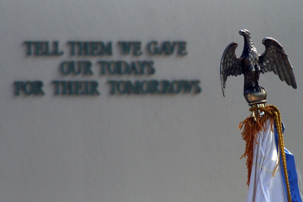 Hawaii’s Governor addresses veterans, service members during Veterans Day ceremony