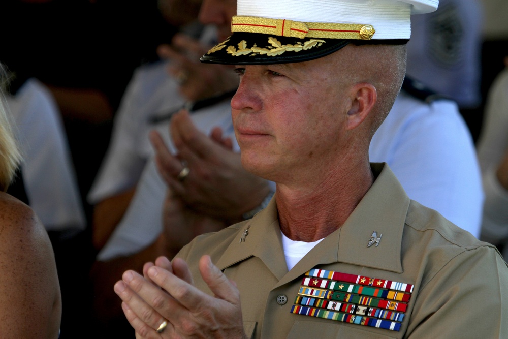Hawaii’s Governor addresses veterans, service members during Veterans Day ceremony