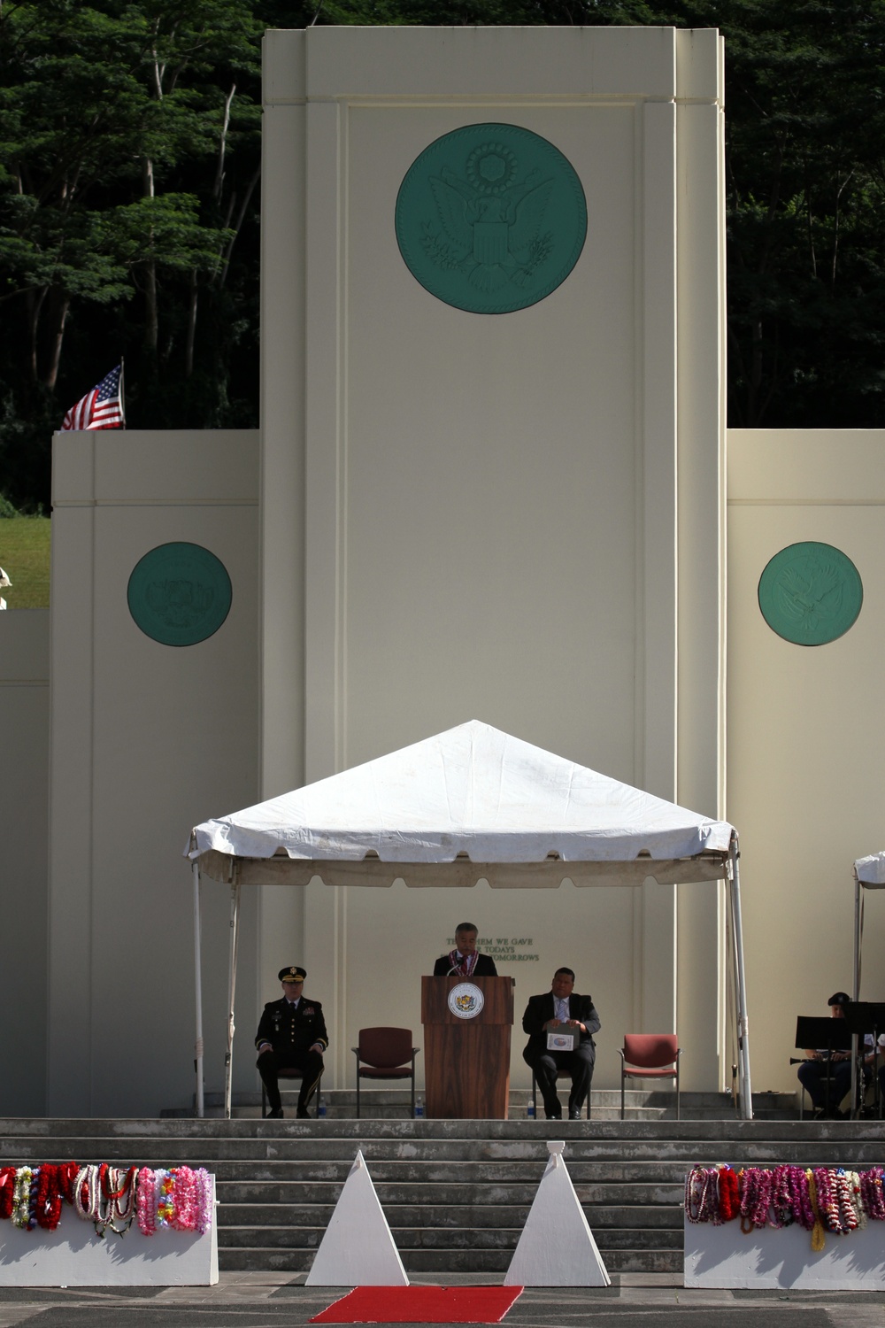 Hawaii’s Governor addresses veterans, service members during Veterans Day ceremony