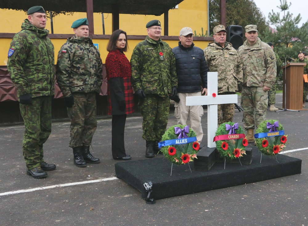 Canadians hold Remembrance Day ceremony in Ukraine