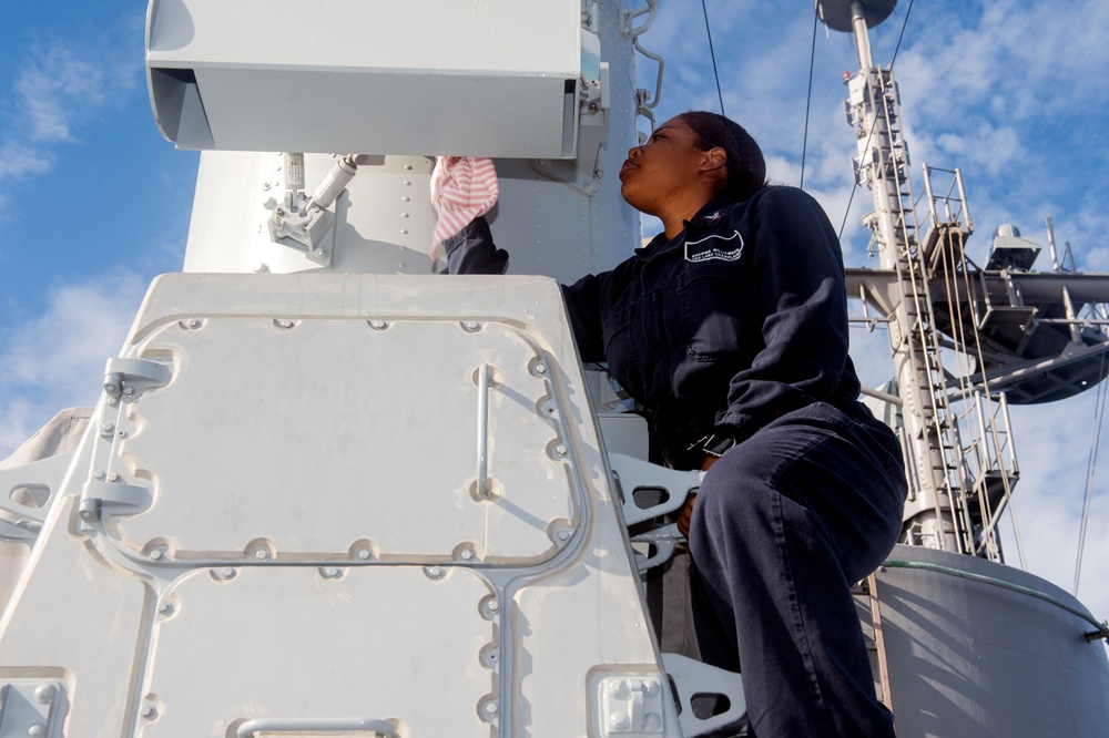 USS Lake Champlain (CG 57) Fresh Water Wash Down