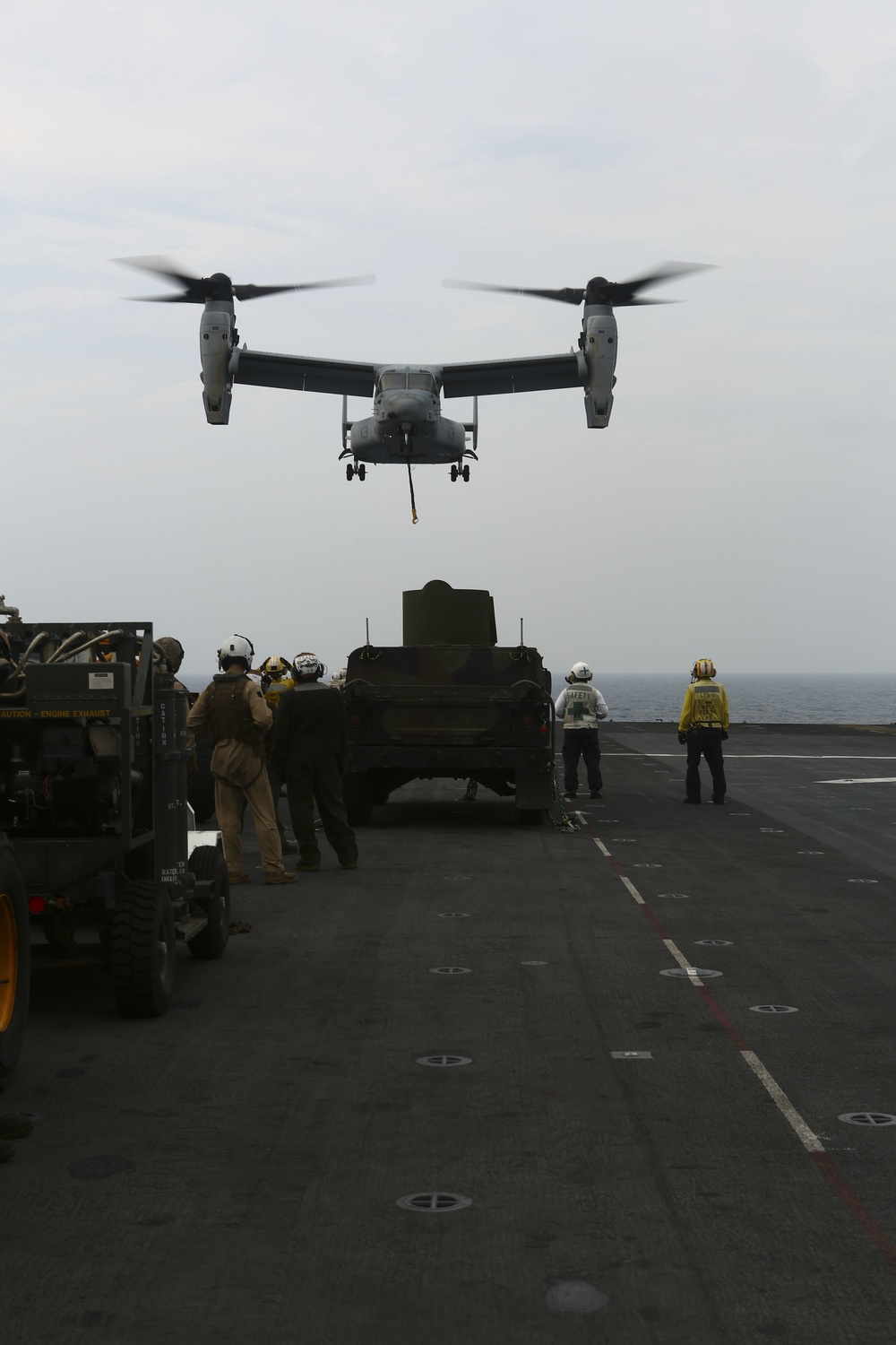 22nd MEU Marines Conduct External Lift Flight Operations