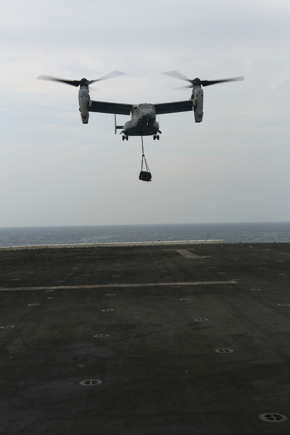 22nd MEU Marines Conduct External Lift Flight Operations