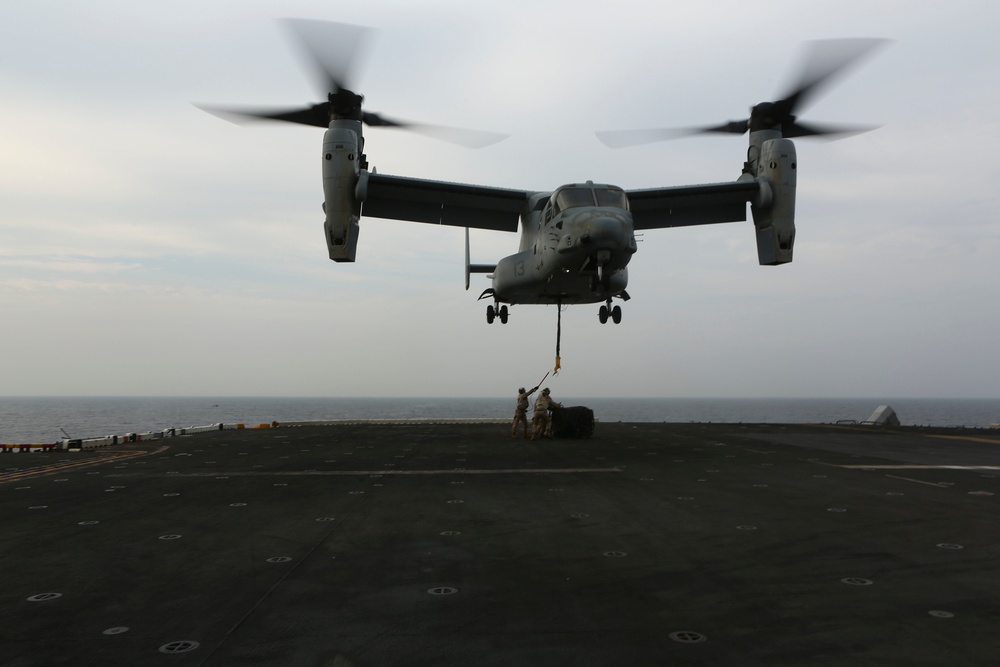 22nd MEU Marines Conduct External Lift Flight Operations