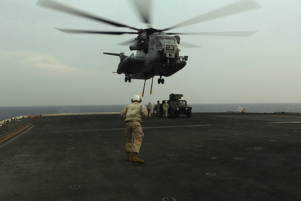 22nd MEU Marines Conduct External Lift Flight Operations