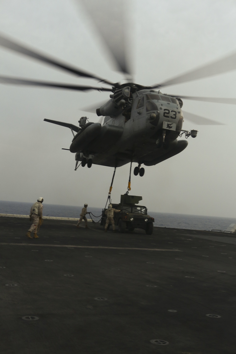 22nd MEU Marines Conduct External Lift Flight Operations