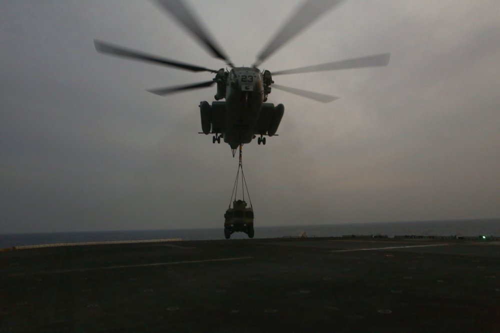 22nd MEU Marines Conduct External Lift Flight Operations