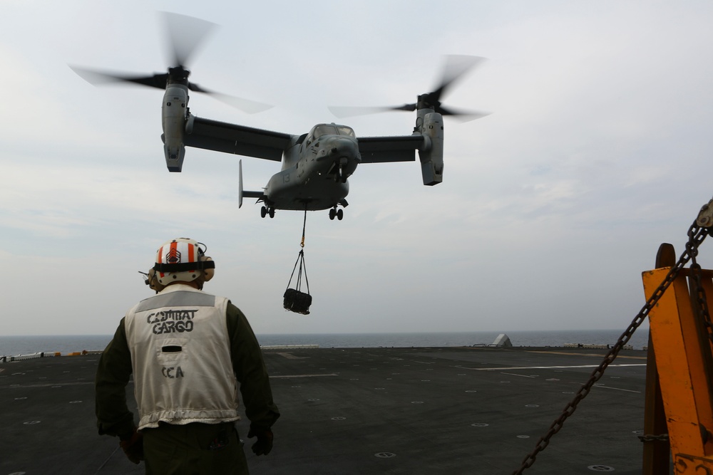 22nd MEU Marines Conduct External Lift Flight Operations