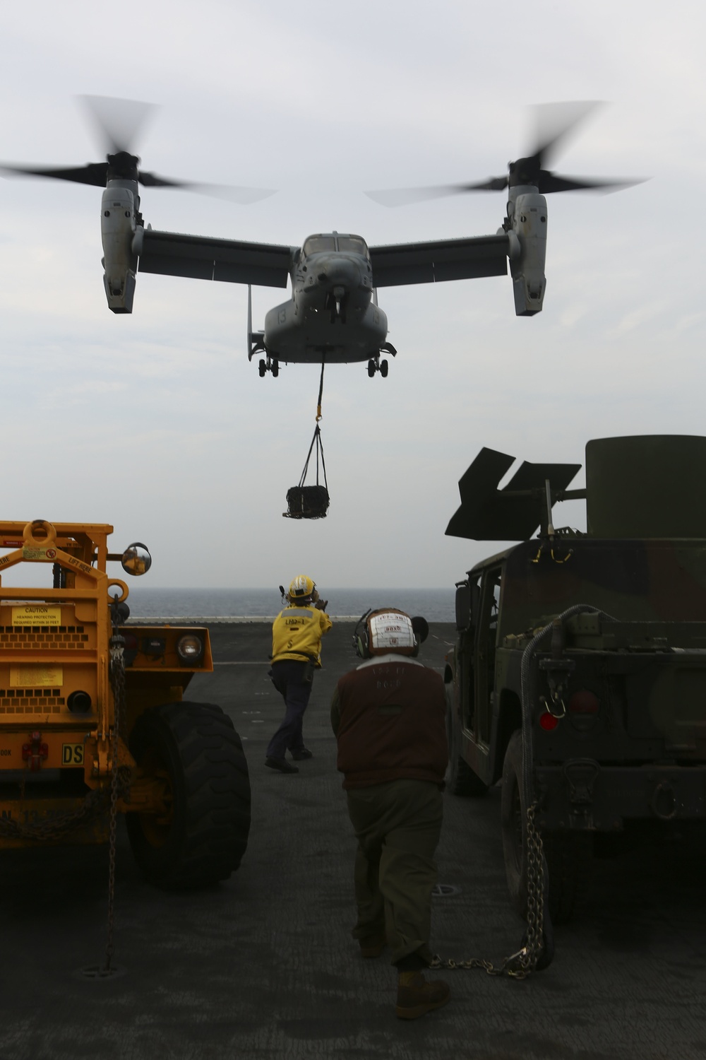 22nd MEU Marines Conduct External Lift Flight Operations