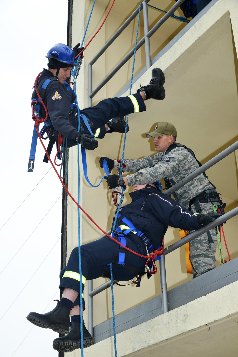 DVIDS - Images - DOD TECHNICAL ROPE RESCUE 1, USAG ITALY FIRE DEPARTMENT  [Image 18 of 19]