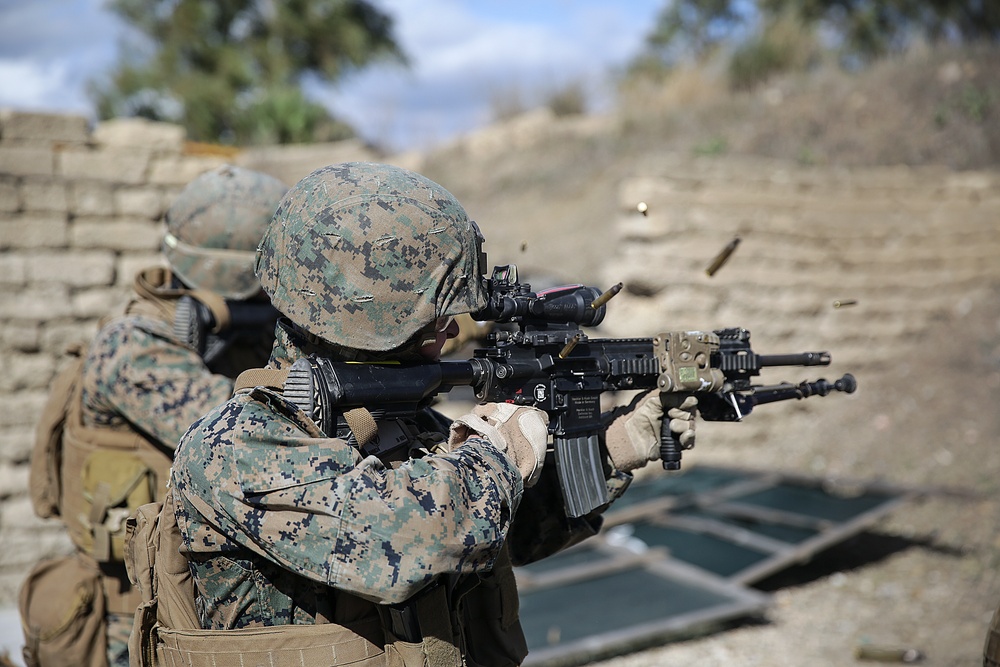 Rounds down range: Marines maintain proficiency in Italy