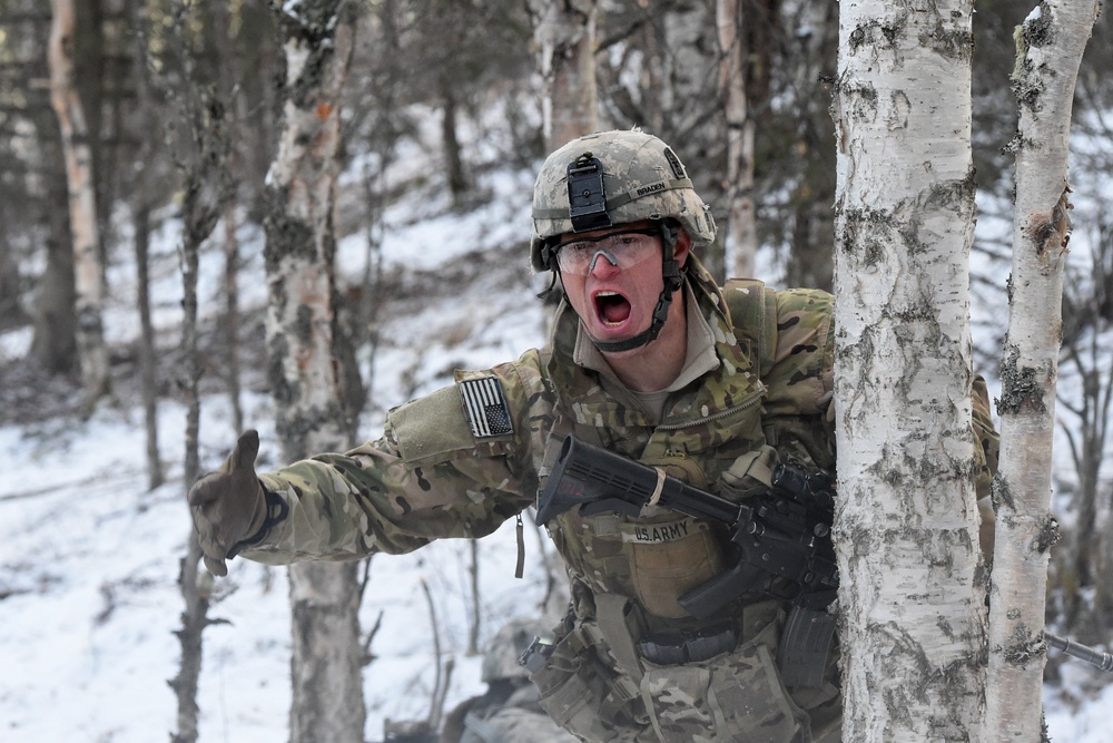 '3 Geronimo' paratroopers execute live-fire