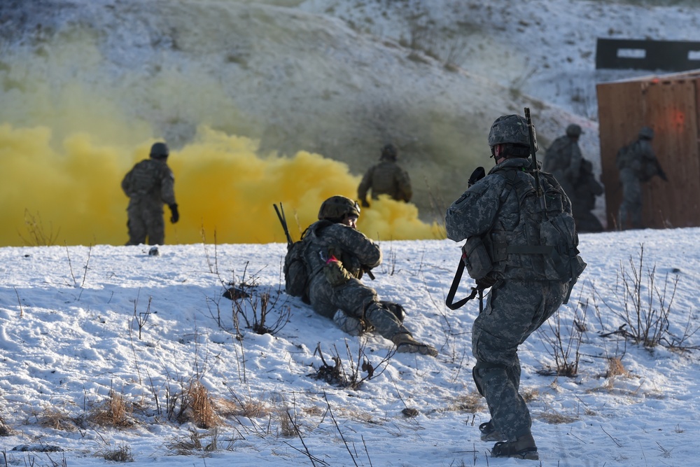 '3 Geronimo' paratroopers execute live-fire