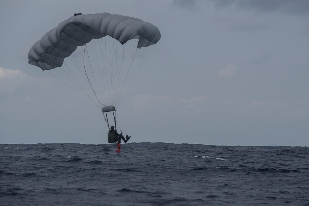 U.S. and JASDF rescue squadrons participate Keen Sword 17