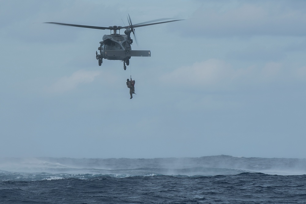 U.S. and JASDF rescue squadrons participate Keen Sword 17