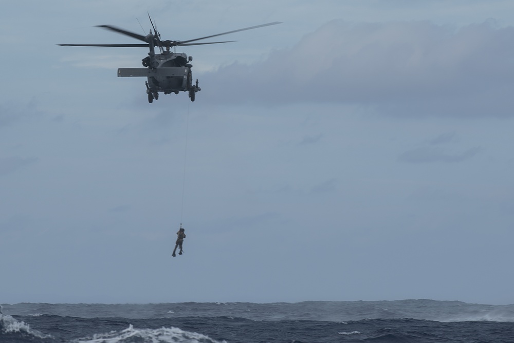 U.S. and JASDF rescue squadrons participate Keen Sword 17