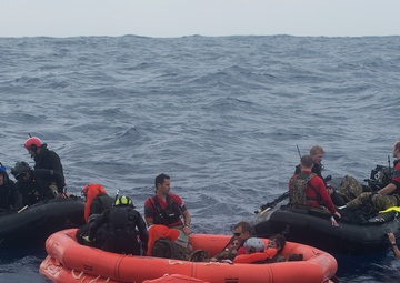 U.S. and JASDF rescue squadrons participate Keen Sword 17
