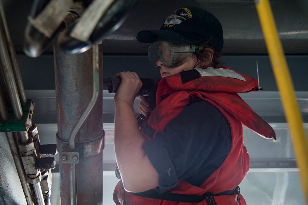 USS Dwight D. Eisenhower (CVN 69) Persian Gulf