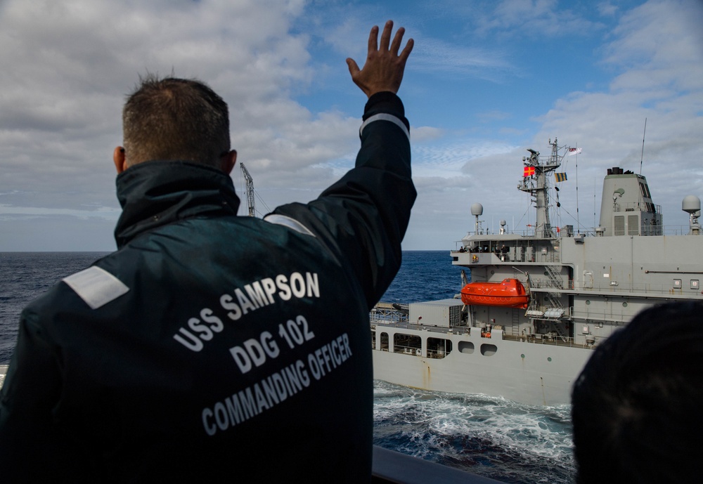 USS Sampson (DDG 102) conducts RAS with HMNZS Endeavour