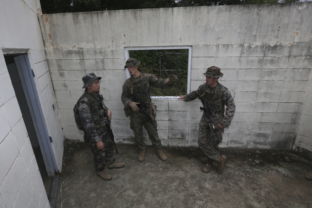 U.S. and ROK Marines Room Clearing