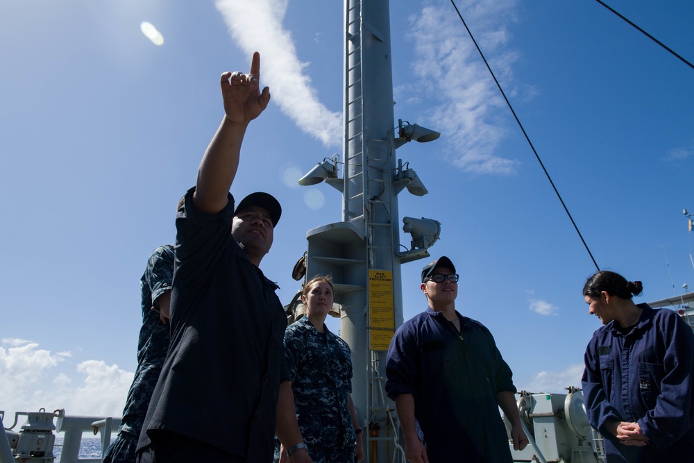 USS Sampson (DDG 102) sailor tour HMNZS Endeavour