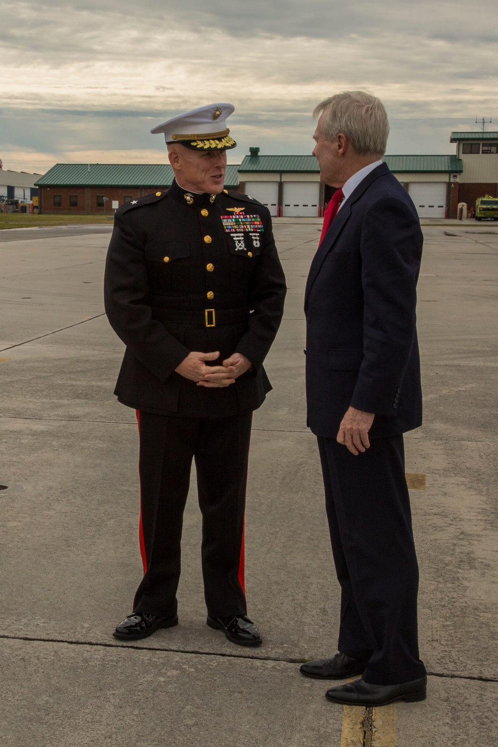 SECNAV arrival on MCAS New River