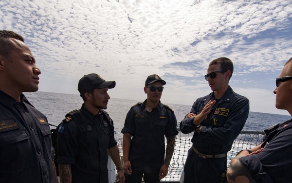 USS Sampson (DDG 102) Give Tours To RNZN Sailors