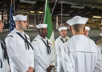 USS Coronado (LCS 4) hosts distinguished visitors