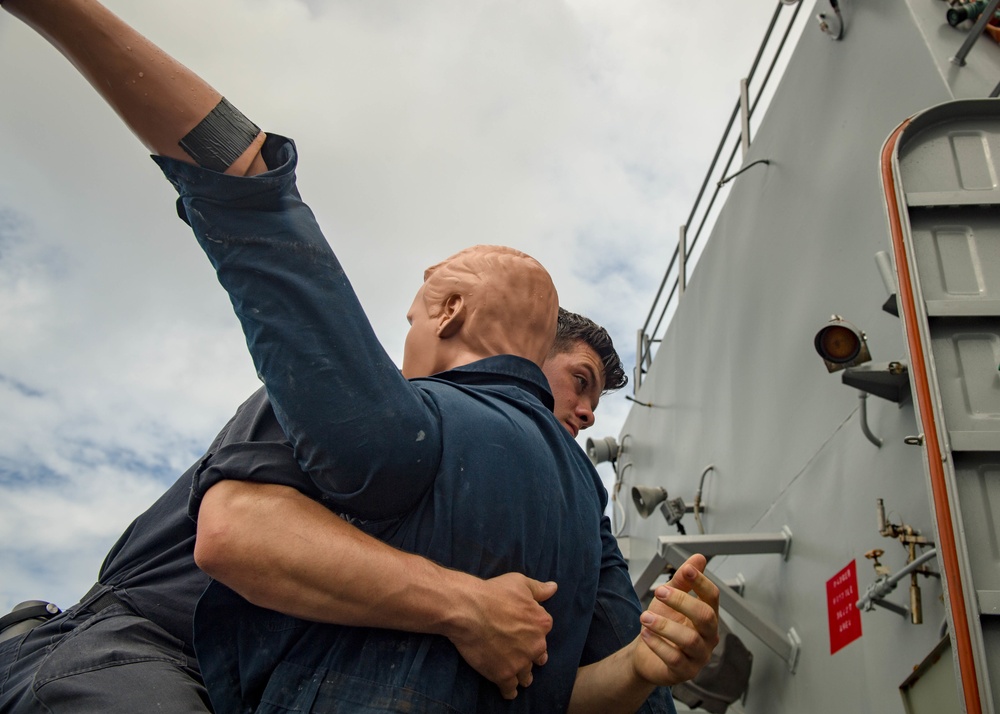 USS Sampson (DDG 102) Deck operations