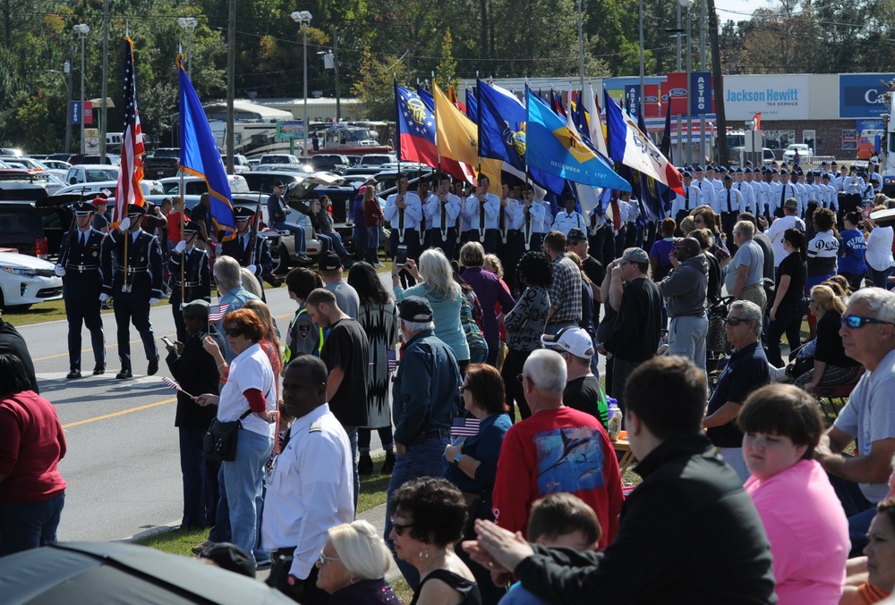 Gulf Coast honors veterans with parade