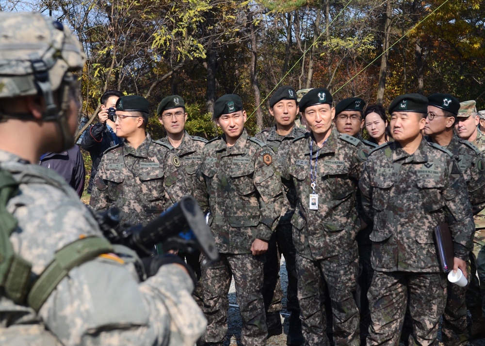 Devil Soldiers demonstrate MILES for ROK Army