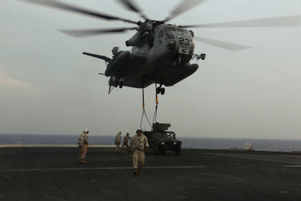 22nd MEU Marines Conduct External Lift Flight Operations