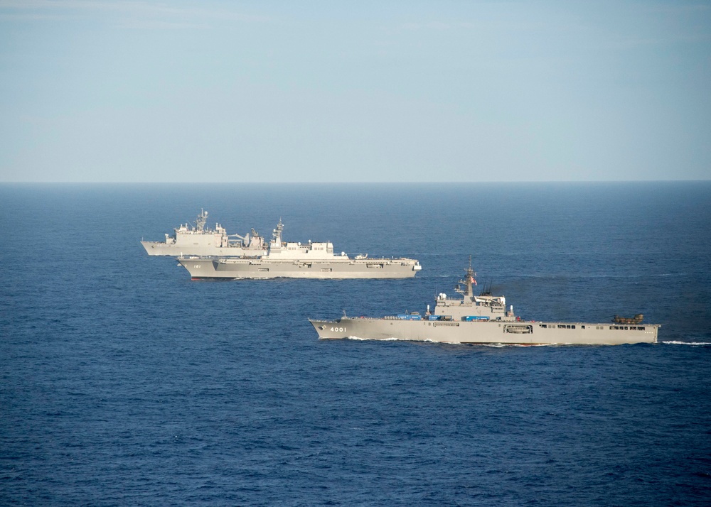 Ships Participating in Keen Sword 2017 Conduct Photo Exercise