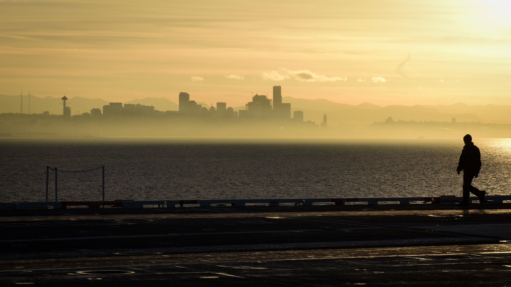 USS Nimitz passes by Seattle on way to homeport