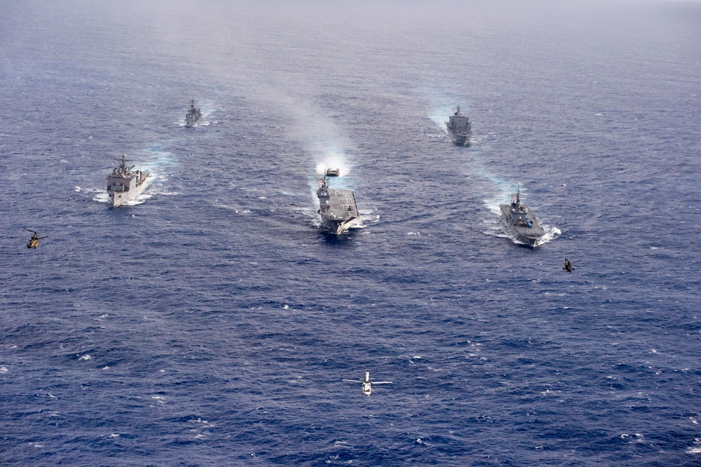 Ships Participating in Keen Sword 2017 Conduct Photo Exercise