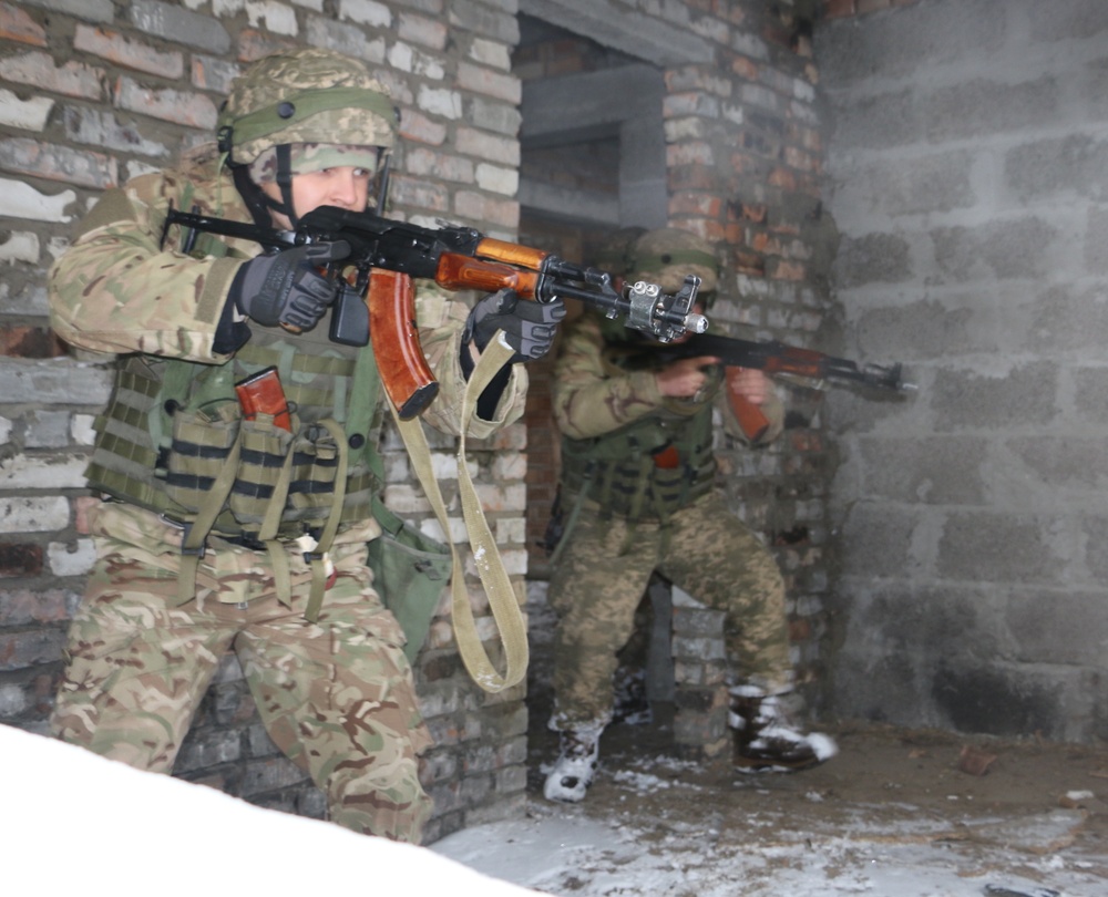 Mustangs share urban operation skills with Ukrainians