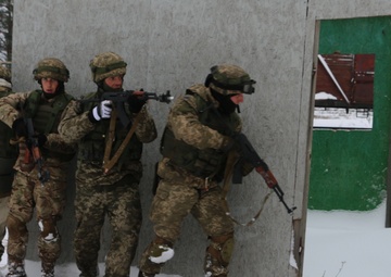 Mustangs share urban operation skills with Ukrainians