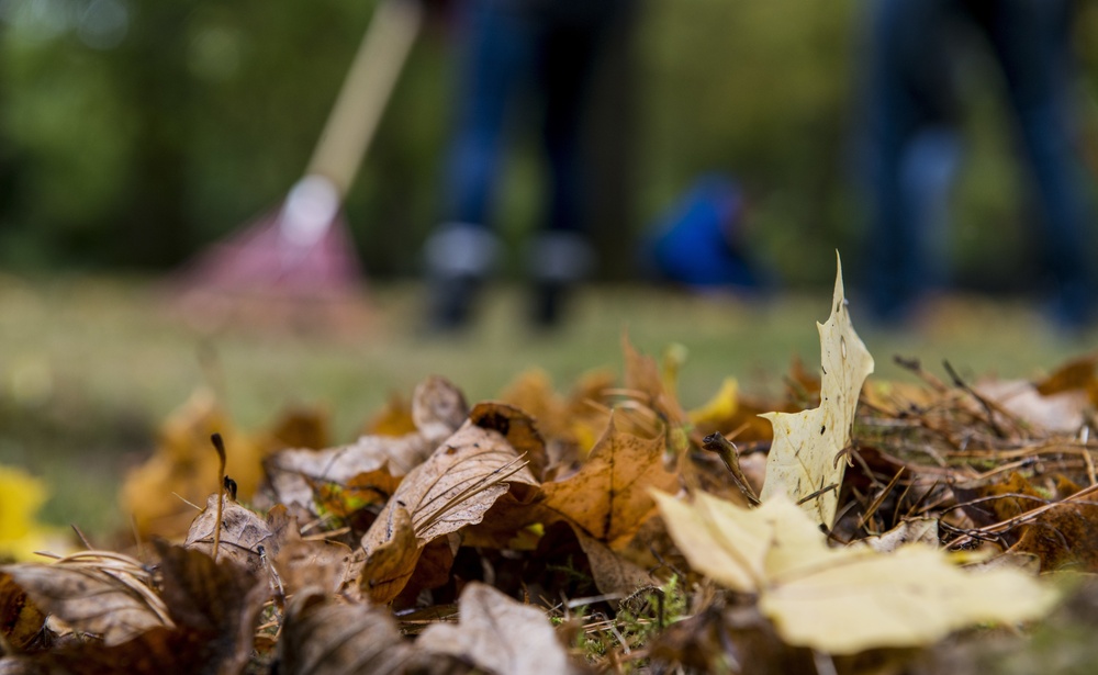 Ramstein members clean up Kindergraves