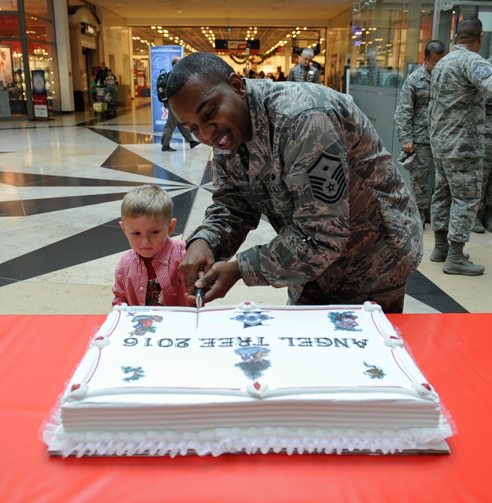 Ramstein’s angels keep holiday spirit alive