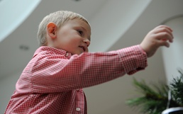 Ramstein’s angels keep holiday spirit alive