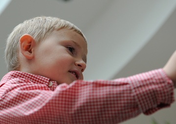 Ramstein’s angels keep holiday spirit alive