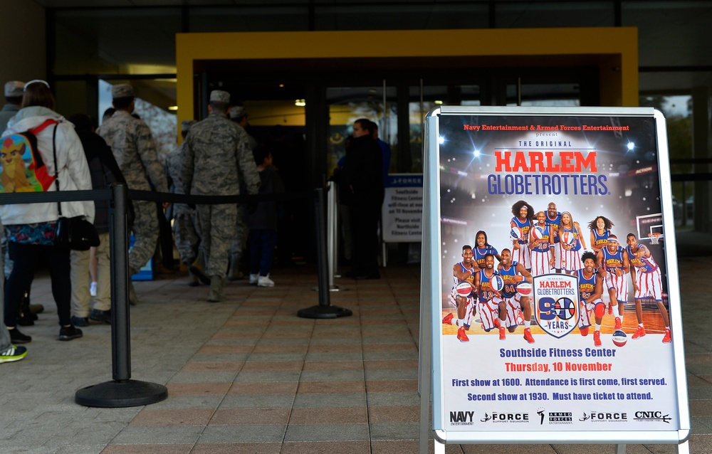 Harlem Globetrotters entertain service members, families