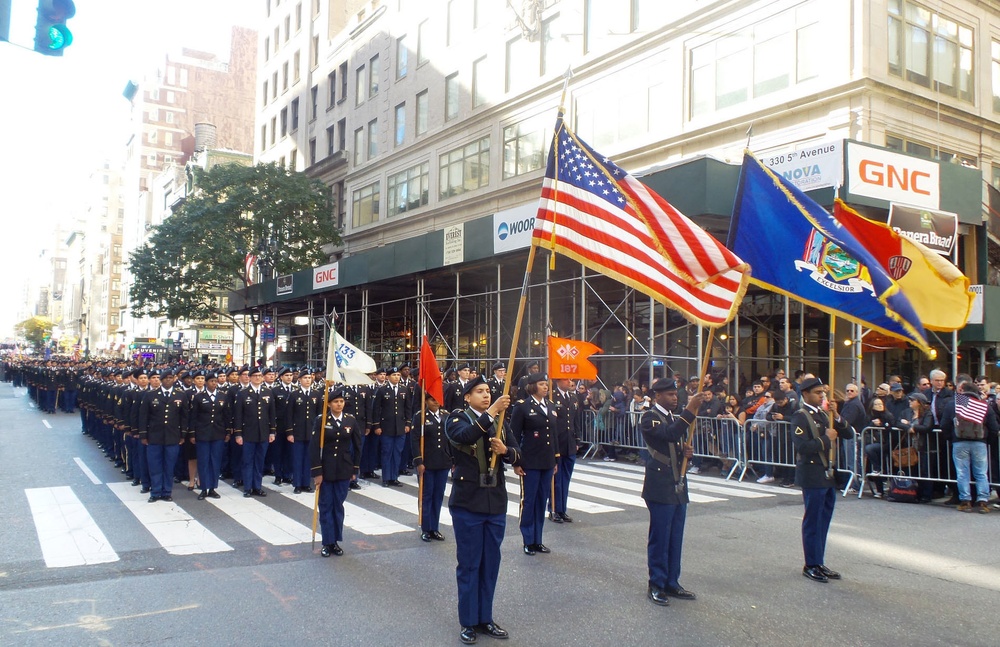 Is veterans day a paid federal holiday